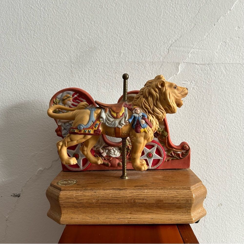 Vintage Willits Designs Carousel Lion Tobin Fraley Collection Circus Music Box